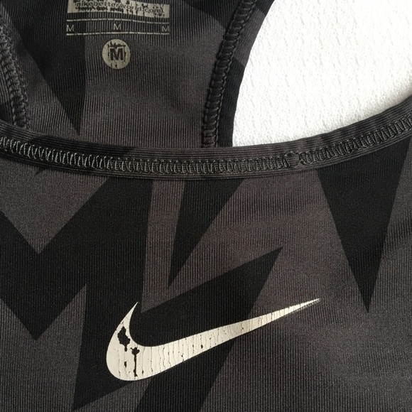 Nike Sports Bra. - Picture 6 of 8